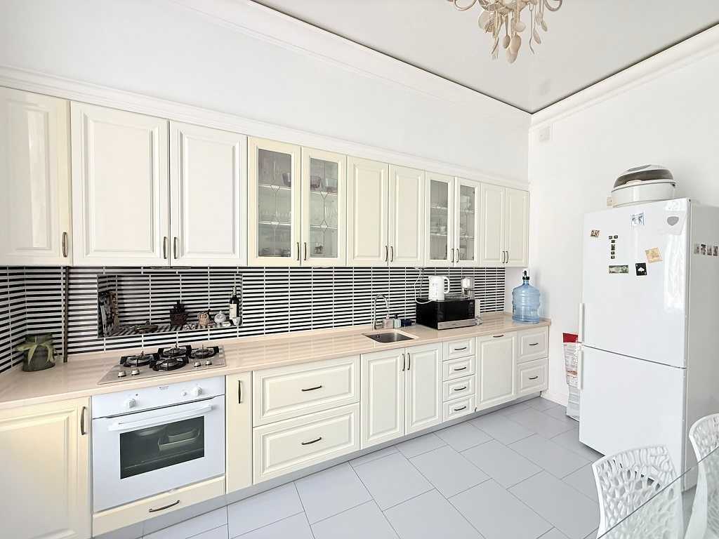 Оренда 4-кімнатної квартири 142 м², Шота Руставелі вул., 12