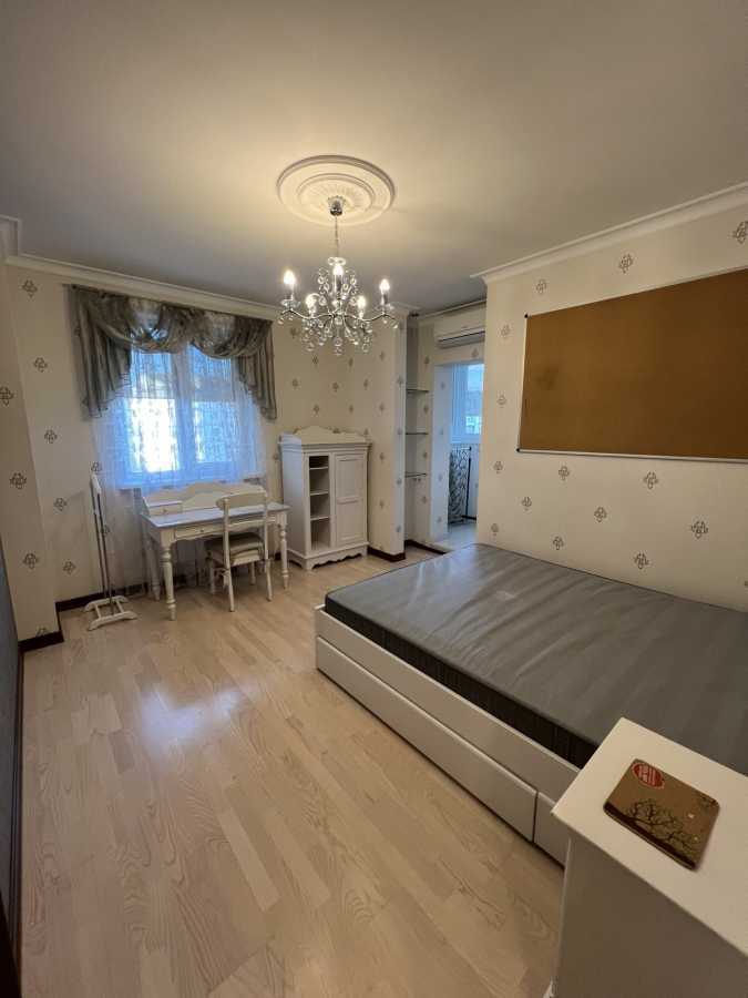 Оренда 3-кімнатної квартири 90 м², Генерала Генадія Воробйова вул., 13е