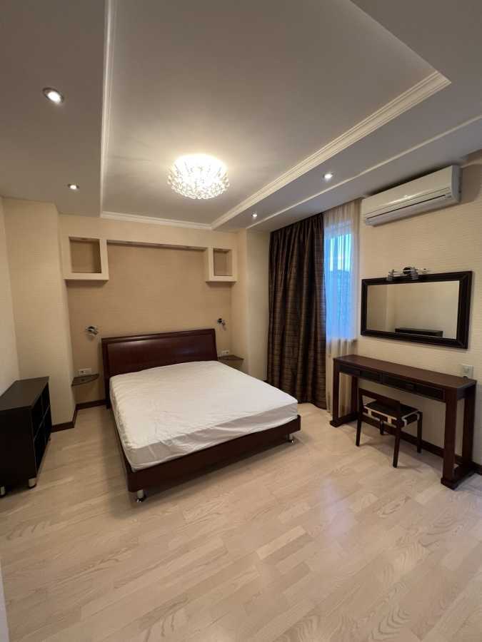 Оренда 3-кімнатної квартири 90 м², Генерала Генадія Воробйова вул., 13е
