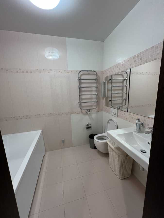 Оренда 3-кімнатної квартири 90 м², Генерала Генадія Воробйова вул., 13е