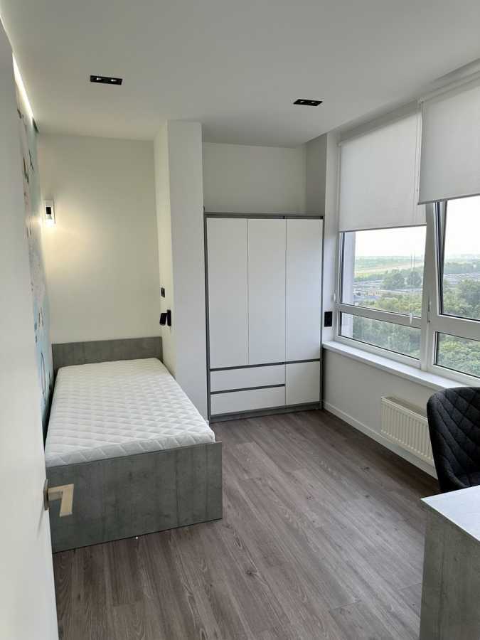 Оренда 3-кімнатної квартири 78 м², Салютна вул., 2