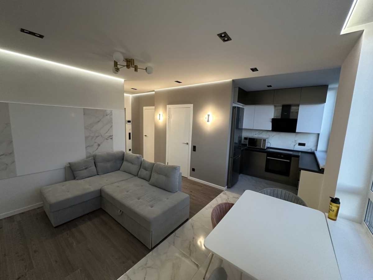 Оренда 3-кімнатної квартири 78 м², Салютна вул., 2