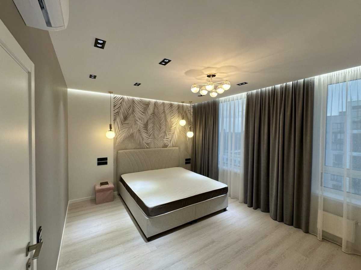 Оренда 3-кімнатної квартири 78 м², Салютна вул., 2