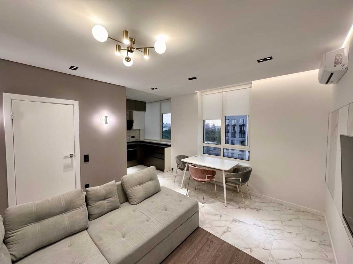 Оренда 3-кімнатної квартири 78 м², Салютна вул., 2