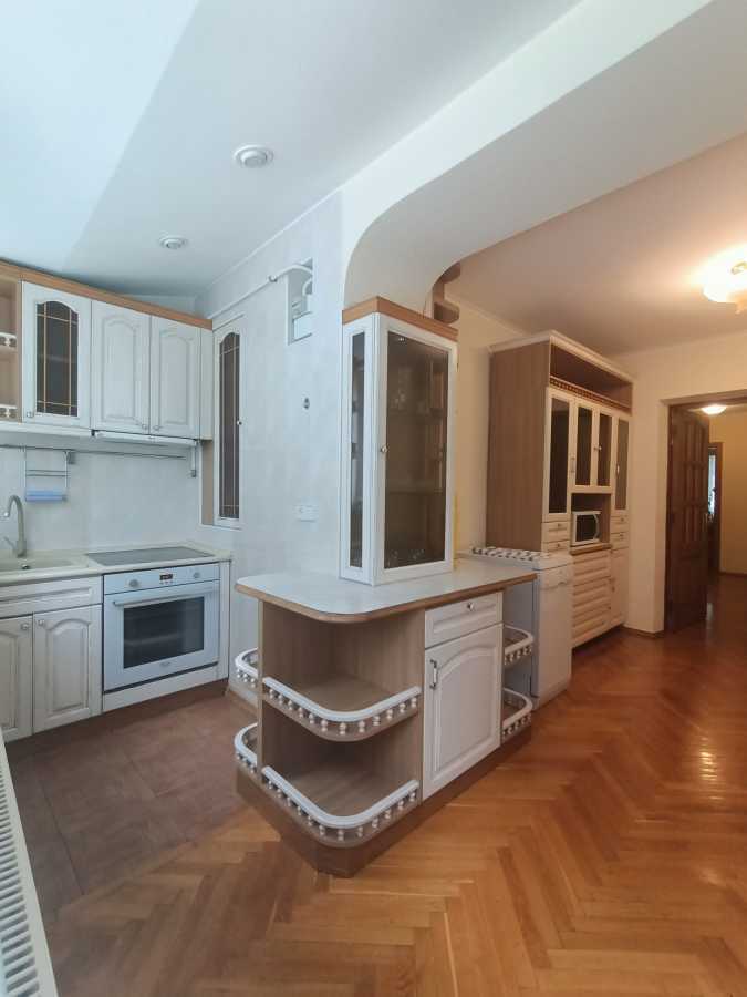 Оренда 4-кімнатної квартири 110 м², Тургенівська вул., 16