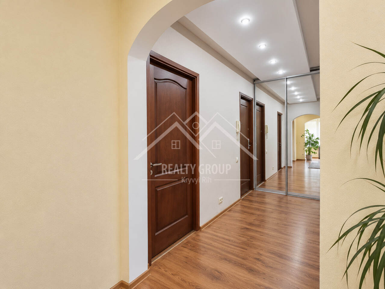 Продажа 2-комнатной квартиры 53 м², Петра Дорошенко ул.
