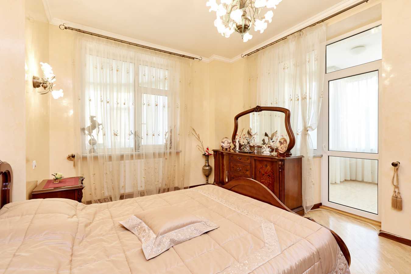 Аренда 4-комнатной квартиры 210 м², Старонаводницкая ул., 13
