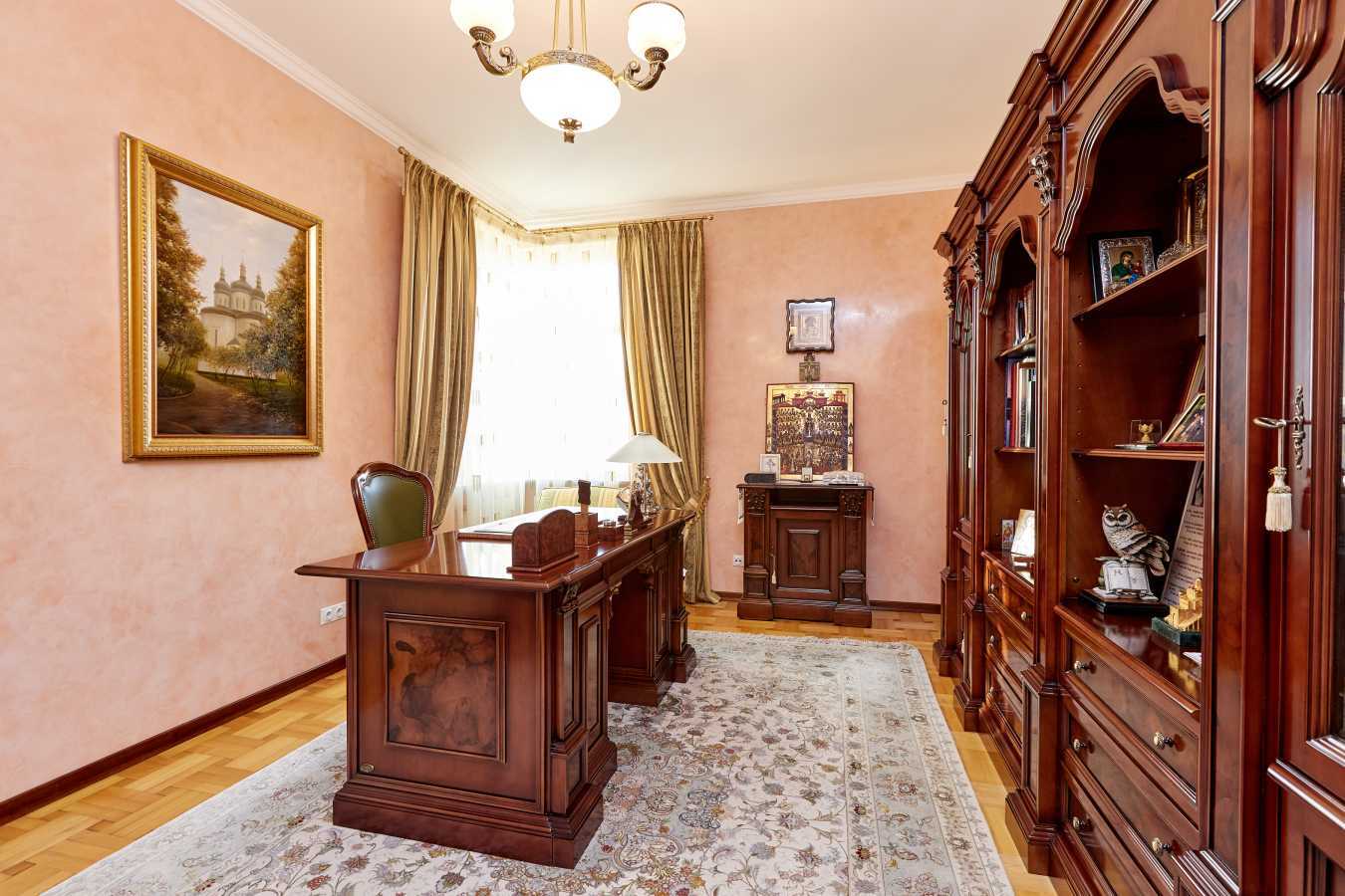 Аренда 4-комнатной квартиры 210 м², Старонаводницкая ул., 13