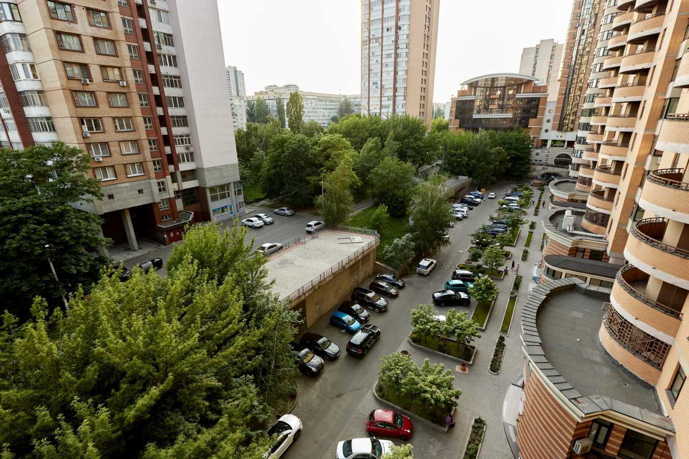 Аренда 4-комнатной квартиры 210 м², Старонаводницкая ул., 13