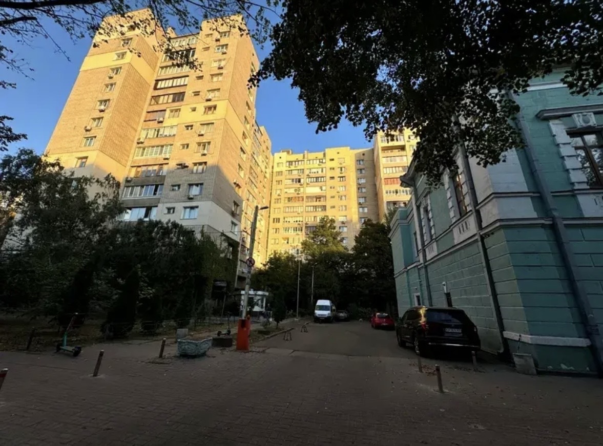 Продажа 3-комнатной квартиры 90 м², Суворова ул., 11