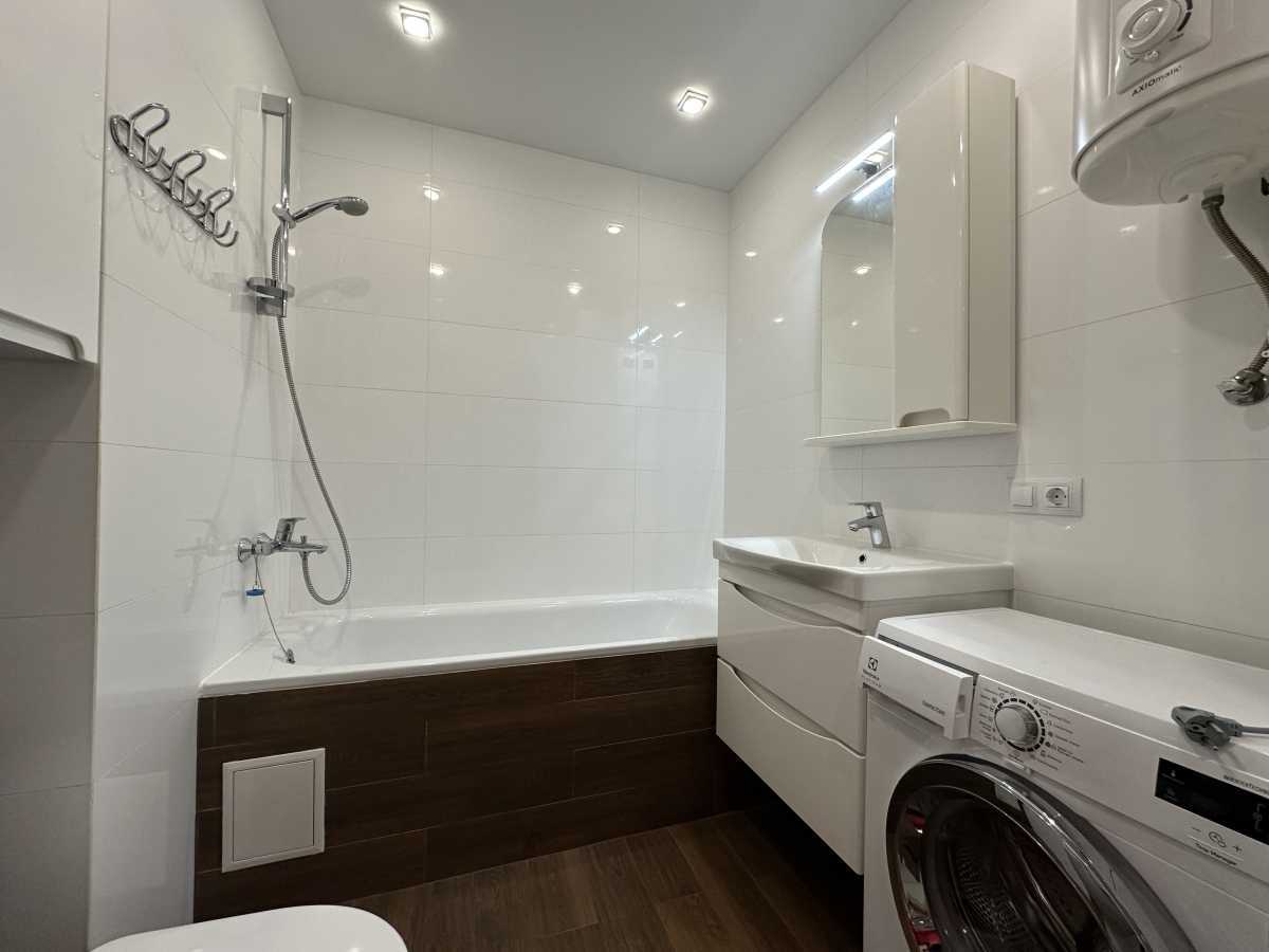 Продажа 1-комнатной квартиры 52 м², Михаила Донца ул., Ломоносова, 48