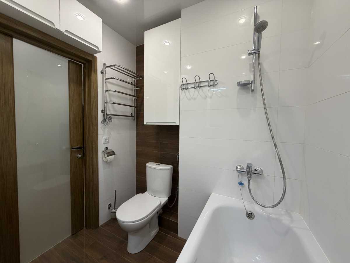 Продажа 1-комнатной квартиры 52 м², Михаила Донца ул., Ломоносова, 48