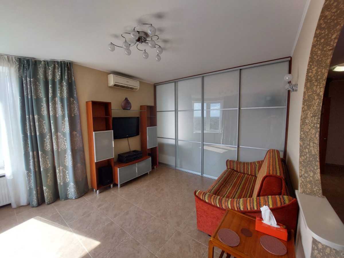 Аренда 1-комнатной квартиры 57 м², Днепровская наб., 26Б