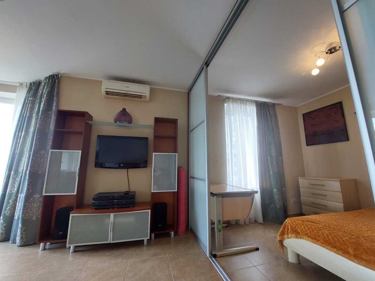 Аренда 1-комнатной квартиры 57 м², Днепровская наб., 26Б