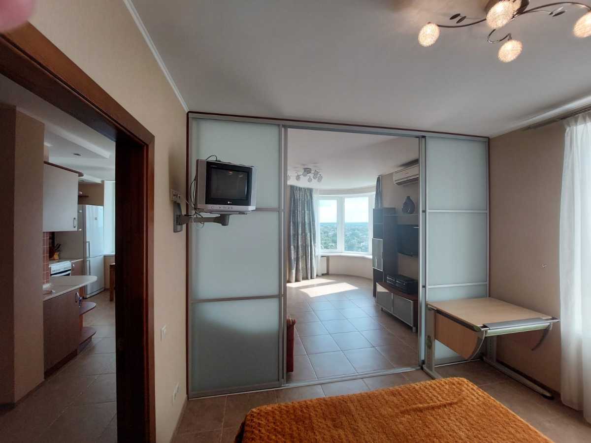 Аренда 1-комнатной квартиры 57 м², Днепровская наб., 26Б