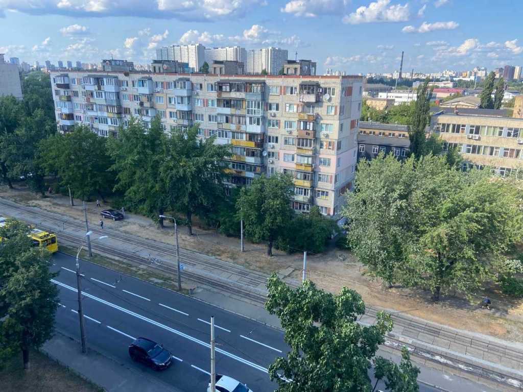 Оренда 3-кімнатної квартири 62 м², Кирилівська вул., 117