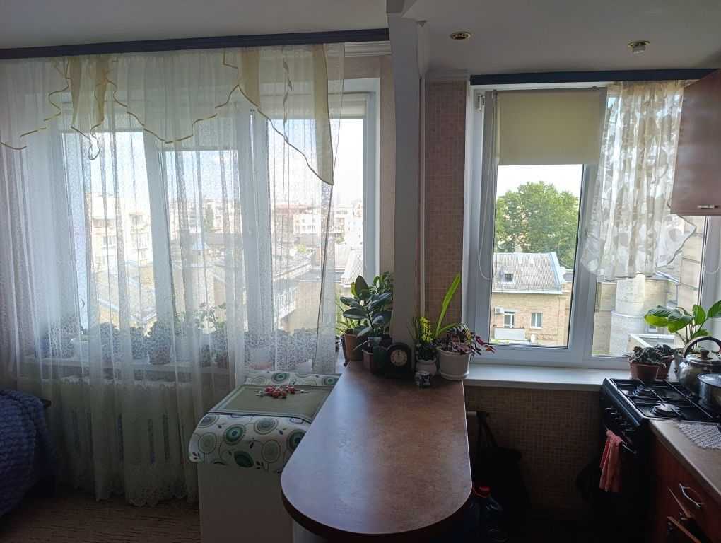 Продаж 1-кімнатної квартири 21.4 м², Кирилівська вул., 20