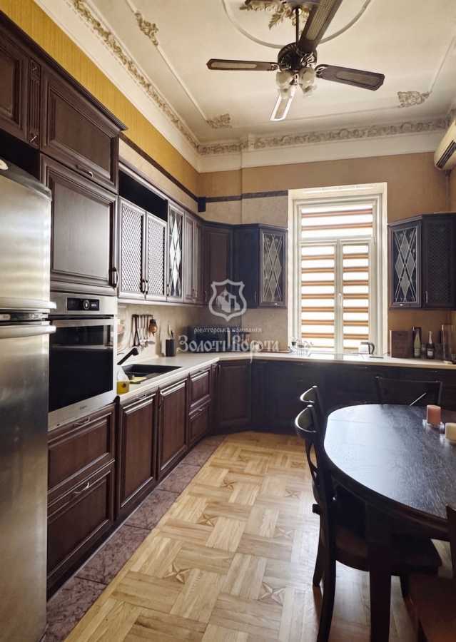 Продаж 2-кімнатної квартири 71 м², Інженерний пров., 4