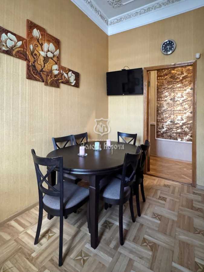 Продаж 2-кімнатної квартири 71 м², Інженерний пров., 4