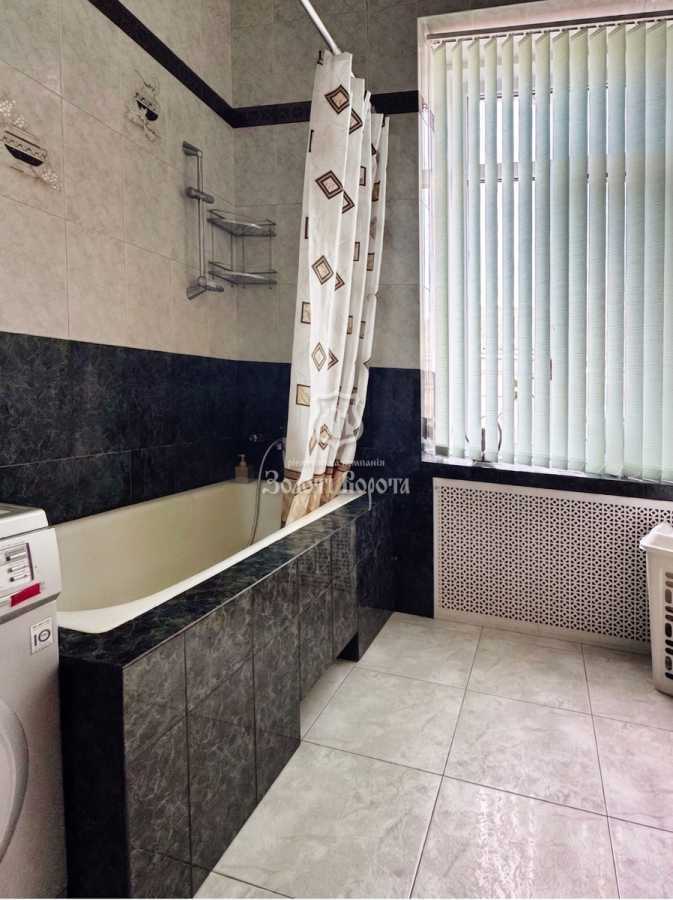 Продаж 2-кімнатної квартири 71 м², Інженерний пров., 4
