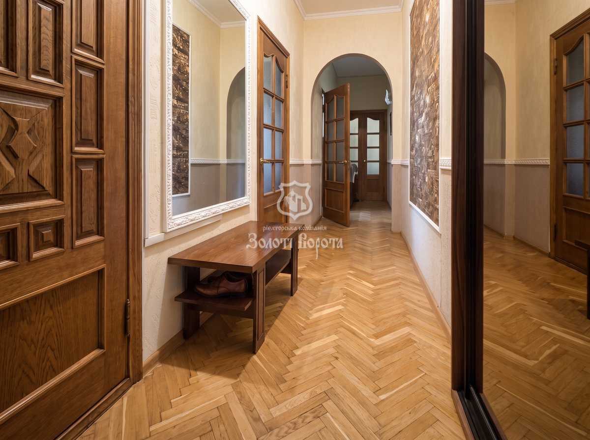 Продаж 2-кімнатної квартири 71 м², Інженерний пров., 4