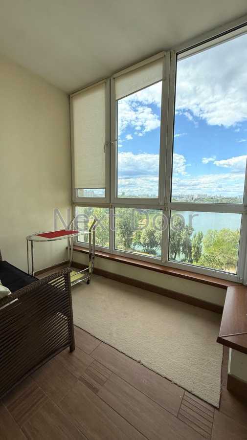 Продаж 3-кімнатної квартири 120 м², Йорданська вул., 1