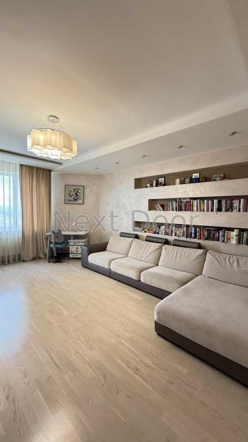 Продаж 3-кімнатної квартири 120 м², Йорданська вул., 1