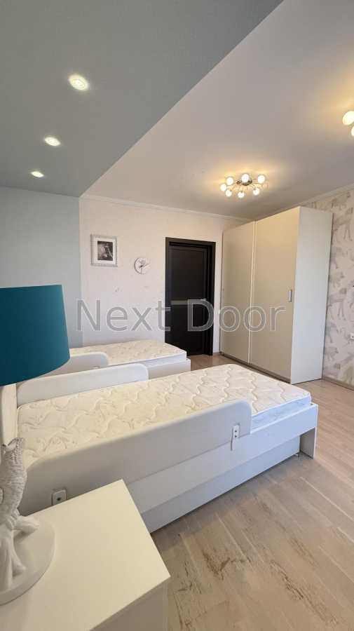 Продаж 3-кімнатної квартири 120 м², Йорданська вул., 1