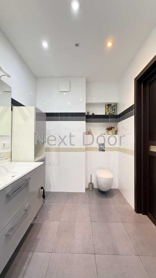 Продаж 3-кімнатної квартири 120 м², Йорданська вул., 1