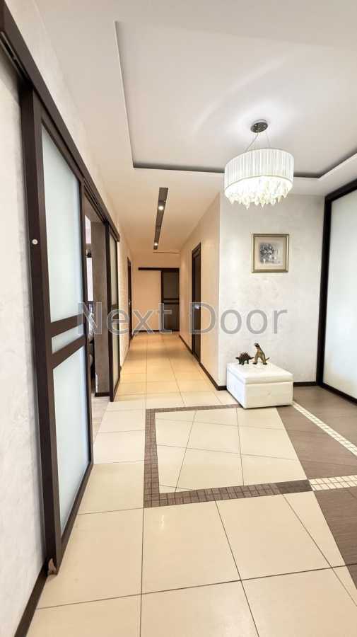 Продаж 3-кімнатної квартири 120 м², Йорданська вул., 1