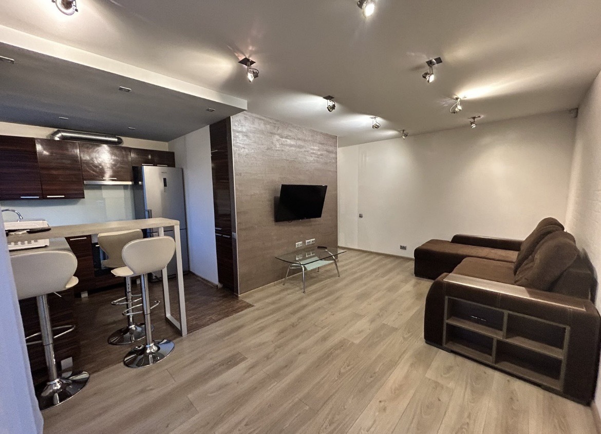 Продажа 2-комнатной квартиры 48 м², Александра Поля просп., 62