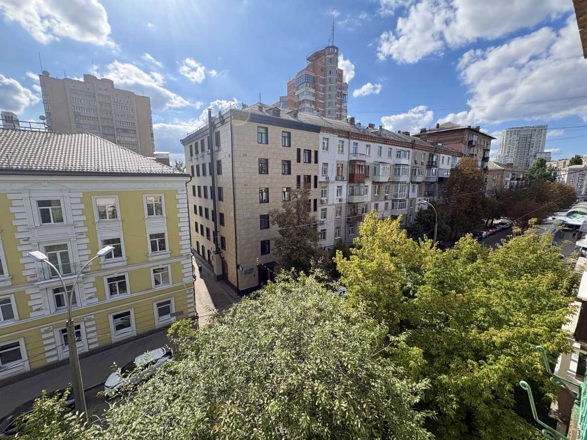 Оренда 2-кімнатної квартири 45 м², Євгена Гуцала пров., 4