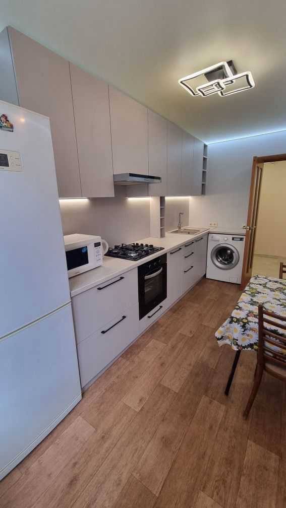 Аренда 3-комнатной квартиры 80 м², Славы бул.