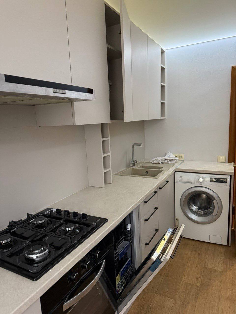 Аренда 3-комнатной квартиры 80 м², Славы бул.