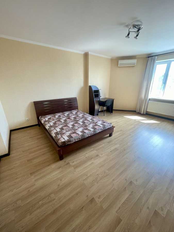 Аренда 2-комнатной квартиры 80 м², Иорданская ул., 1