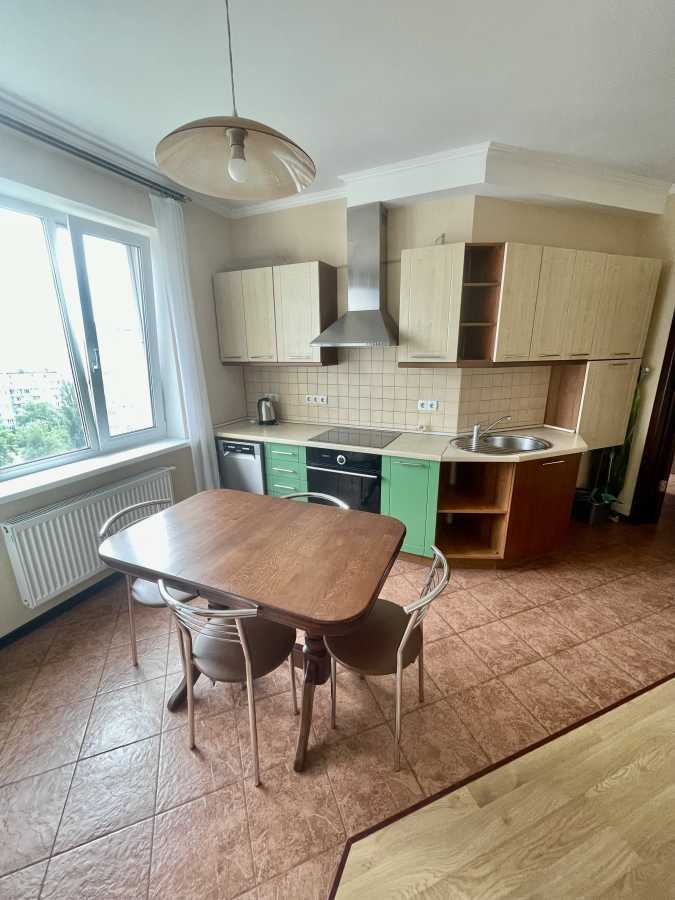 Аренда 2-комнатной квартиры 80 м², Иорданская ул., 1