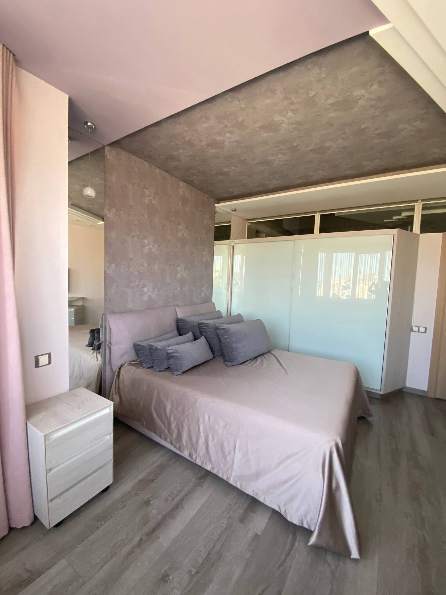 Оренда 4-кімнатної квартири 110 м², Мандриківська вул.