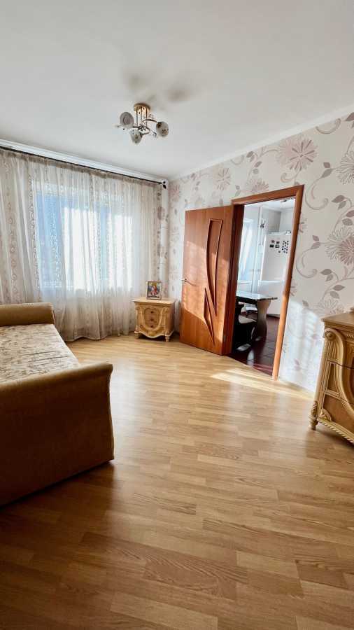 Продаж 3-кімнатної квартири 75 м², Грушевського вул., 17Г