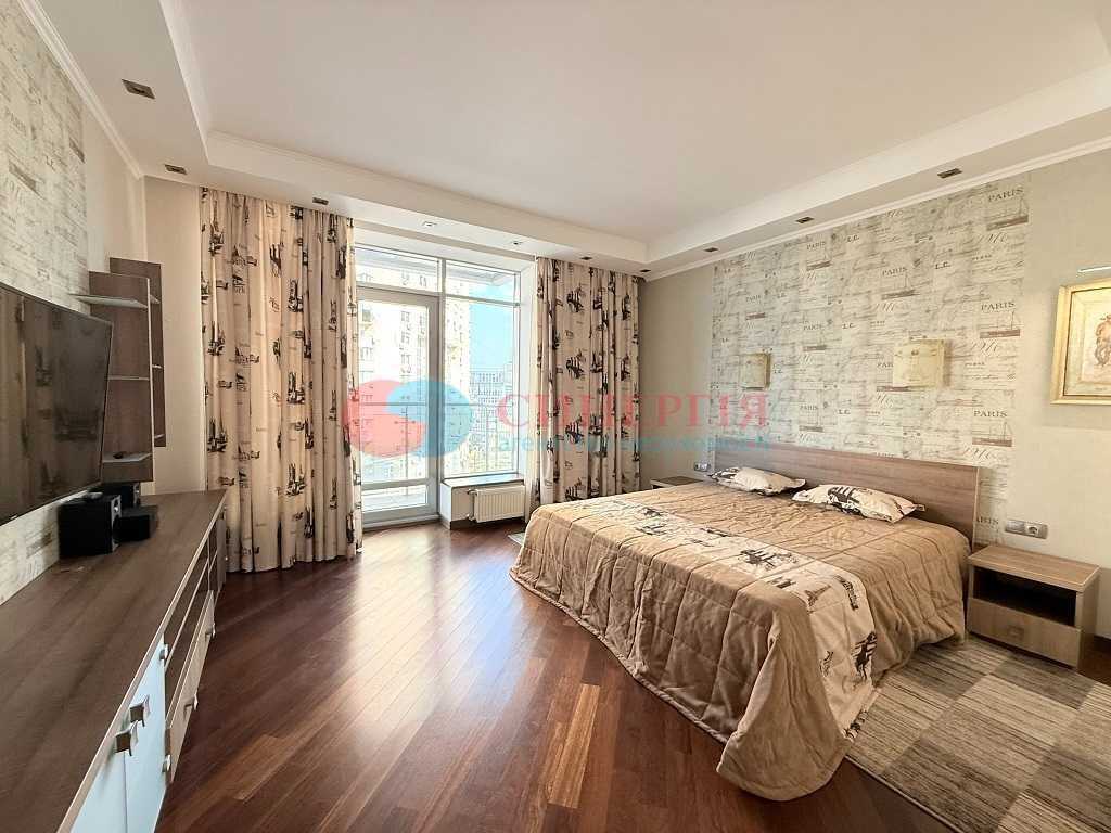 Оренда 3-кімнатної квартири 151 м², Раїси Окіпної вул., 18