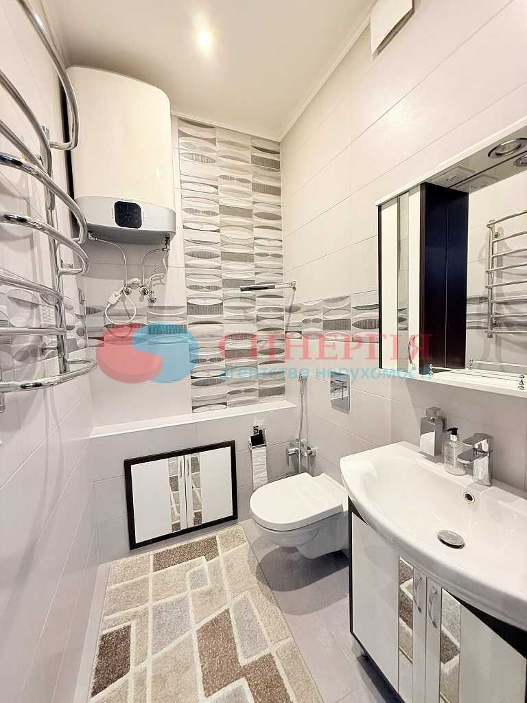 Оренда 3-кімнатної квартири 151 м², Раїси Окіпної вул., 18