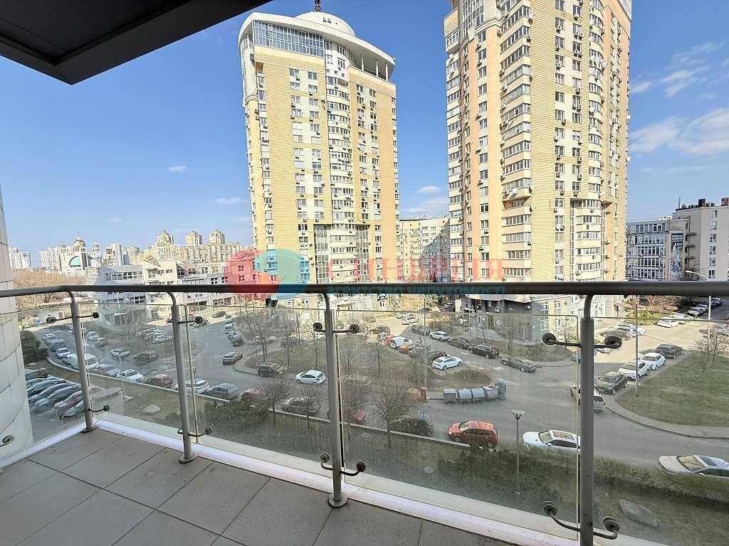 Оренда 3-кімнатної квартири 151 м², Раїси Окіпної вул., 18