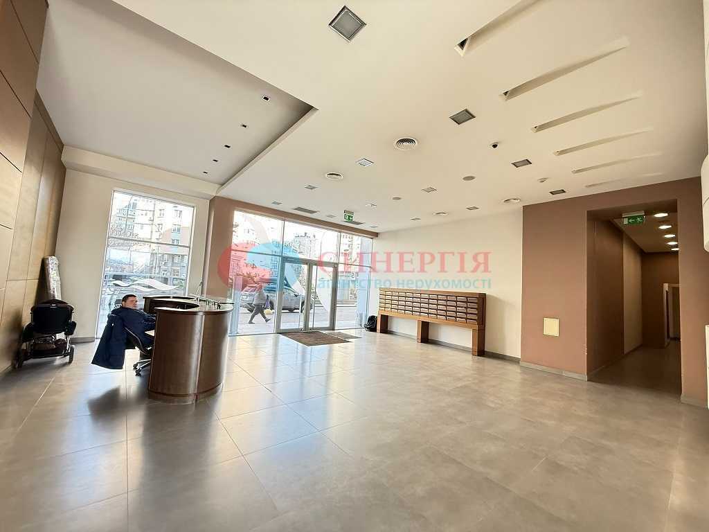 Оренда 3-кімнатної квартири 151 м², Раїси Окіпної вул., 18