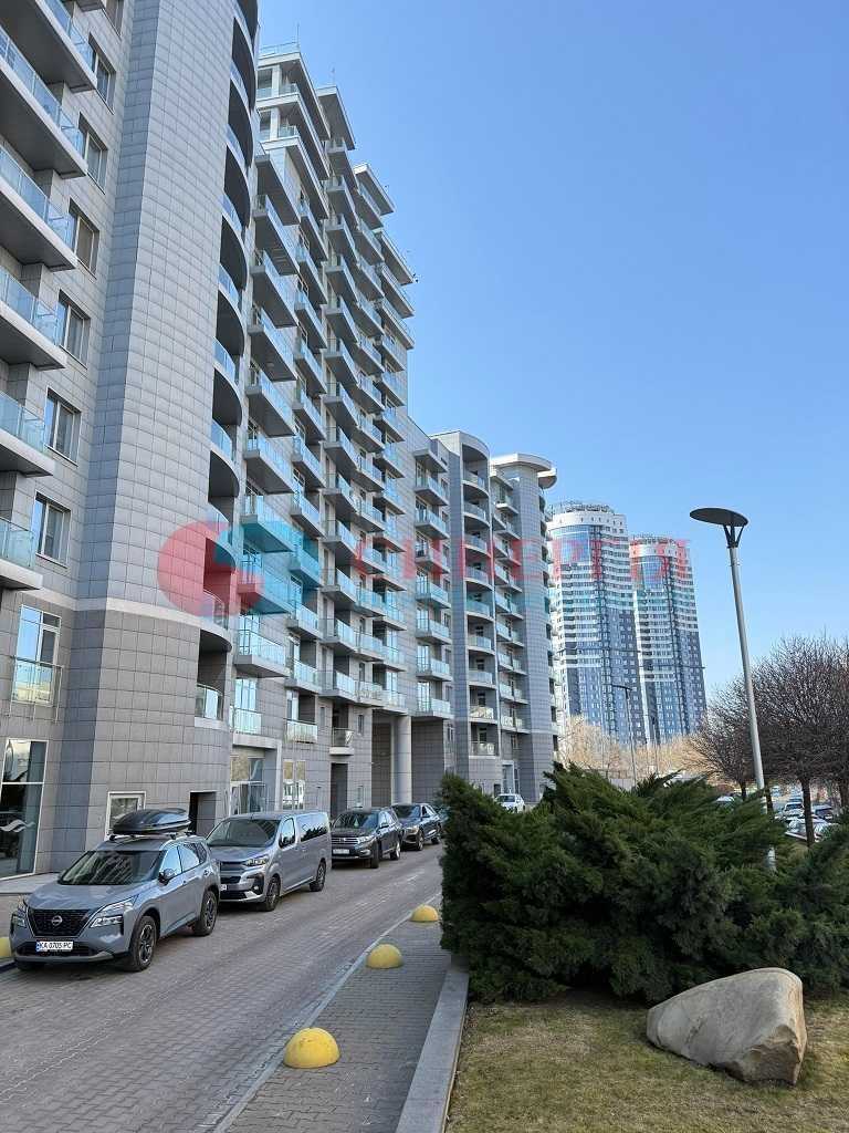 Оренда 3-кімнатної квартири 151 м², Раїси Окіпної вул., 18