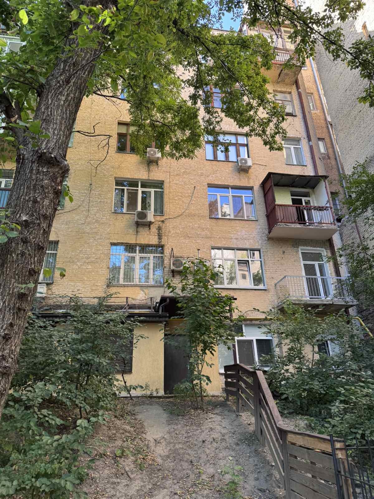 Продаж 2-кімнатної квартири 32 м², Костьольна вул., 6