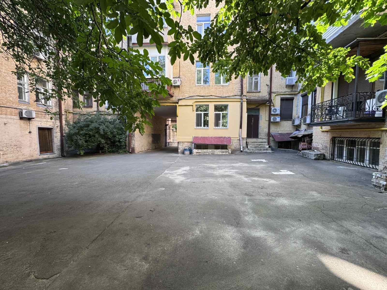 Продаж 2-кімнатної квартири 32 м², Костьольна вул., 6
