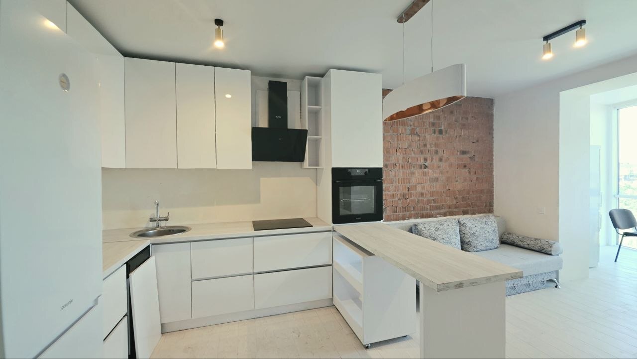 Продажа 2-комнатной квартиры 78 м², Славы бул.