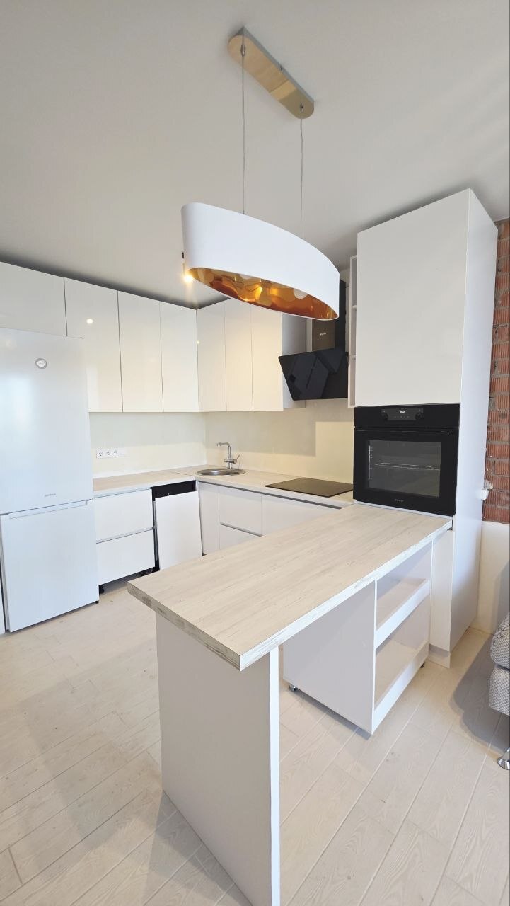 Продажа 2-комнатной квартиры 78 м², Славы бул.