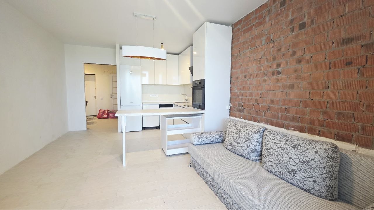 Продажа 2-комнатной квартиры 78 м², Славы бул.
