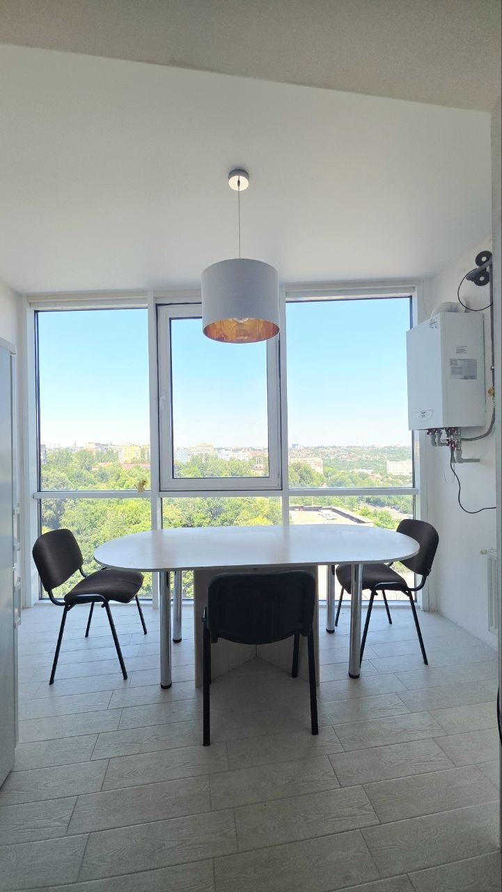 Продажа 2-комнатной квартиры 78 м², Славы бул.