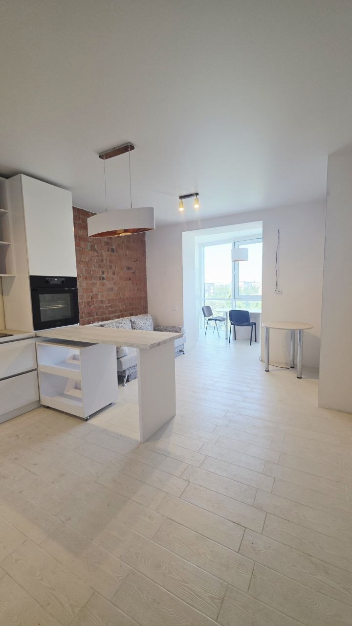 Продажа 2-комнатной квартиры 78 м², Славы бул.